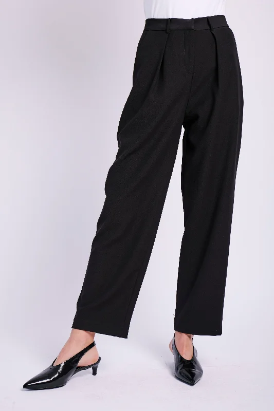 Tailored Carrot Leg Pants in Black